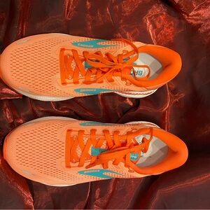 New- Brooks Adrenaline G22 - Size 8.5